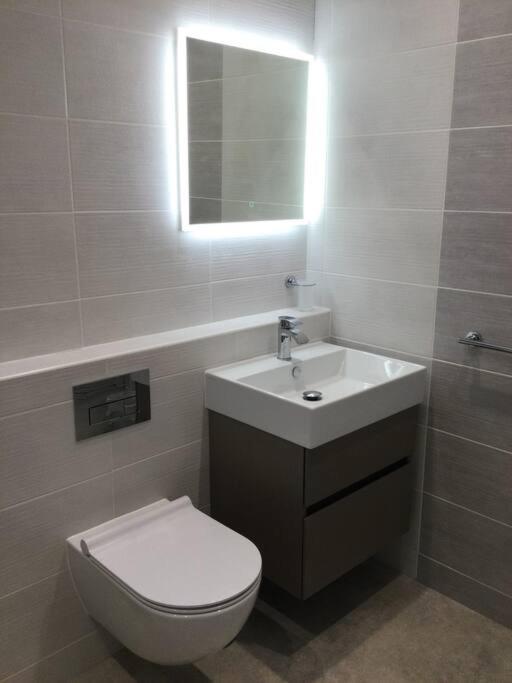 Churstonbnb, Private Flat Within Family Home, Bolton Lostock Luaran gambar